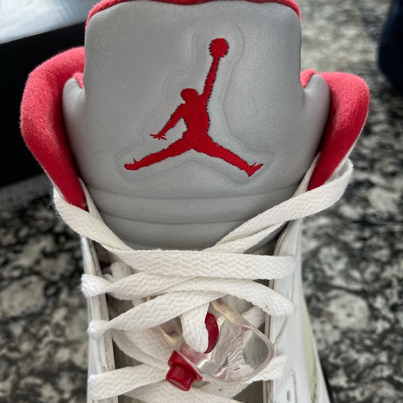 Selling my 4s and last dance Jordan’s size 12 - Picture 7 of 8